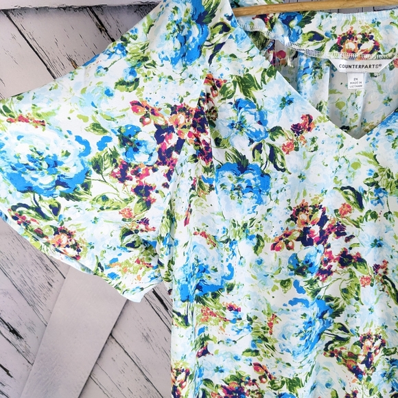 COUNTERPARTS NWT Floral Flutter Sleeve Blouse with V-neck - Picture 5 of 16
